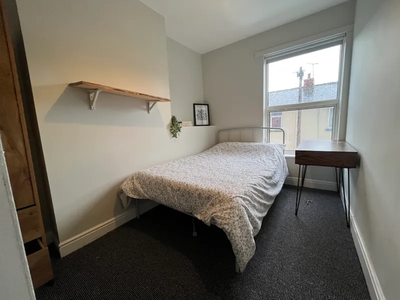 Modern 6 Bed + 2.5 Bath Student House // Jul 2026 - Image 11